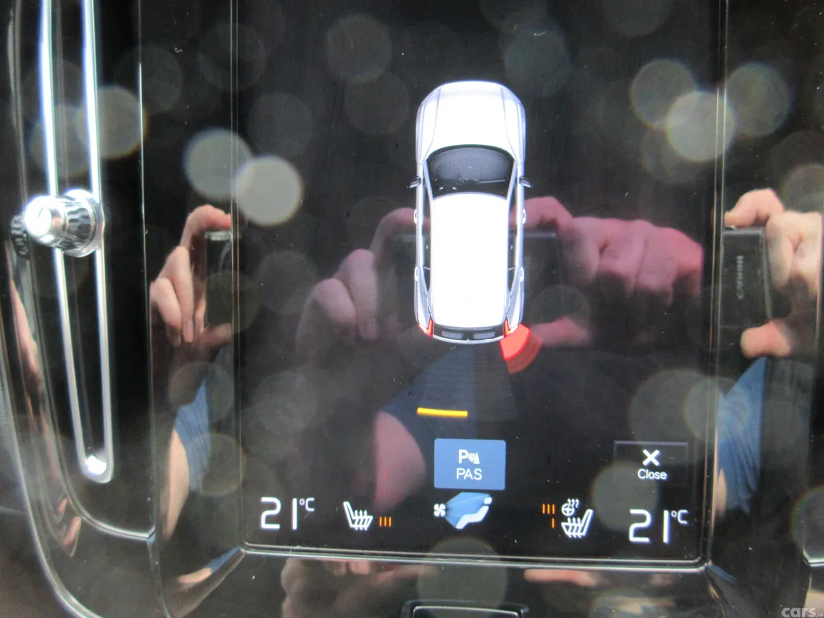 Volvo XC40 Estate, Petrol Plug-in Hybrid, 2021, Red