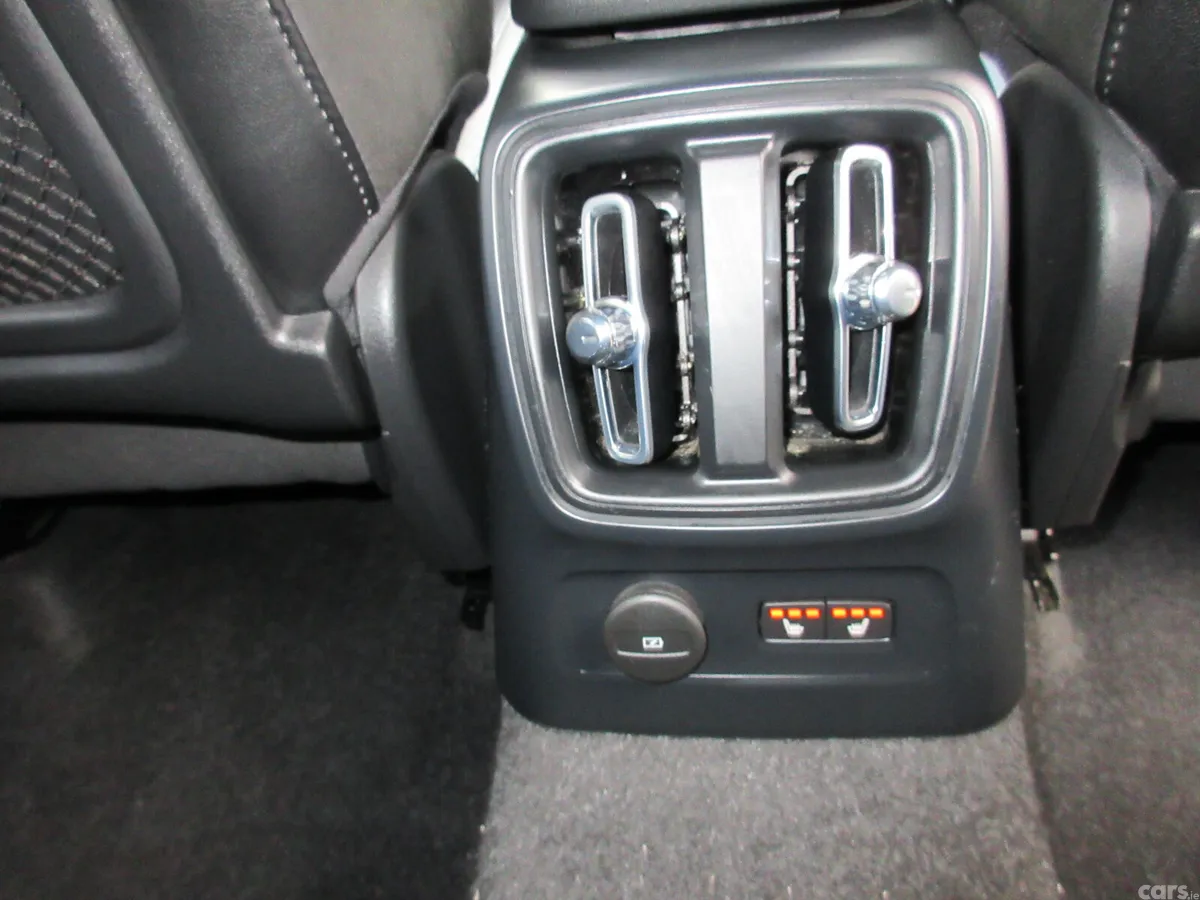 Volvo XC40 Estate, Petrol Plug-in Hybrid, 2021, Red