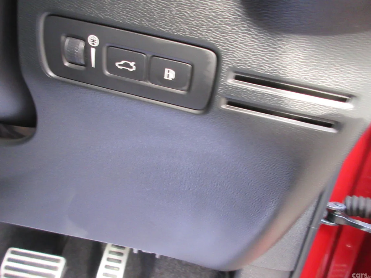 Volvo XC40 Estate, Petrol Plug-in Hybrid, 2021, Red