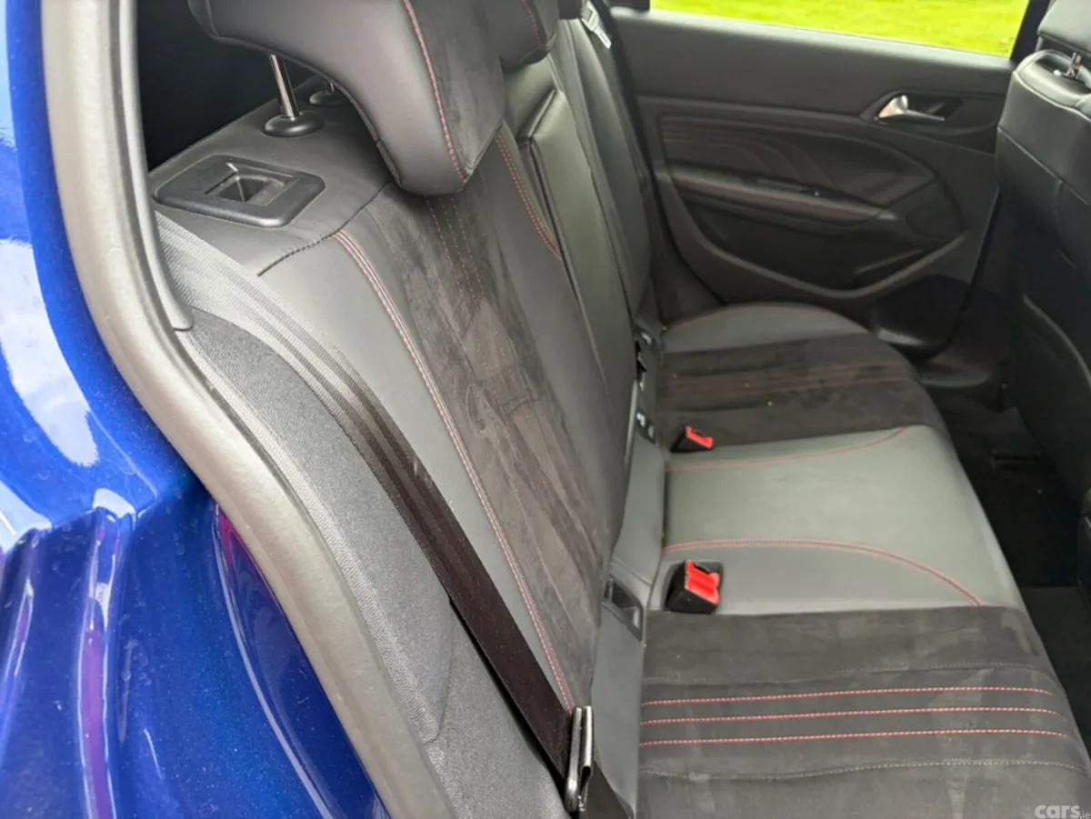 Peugeot 308 Hatchback, Diesel, 2017, Blue