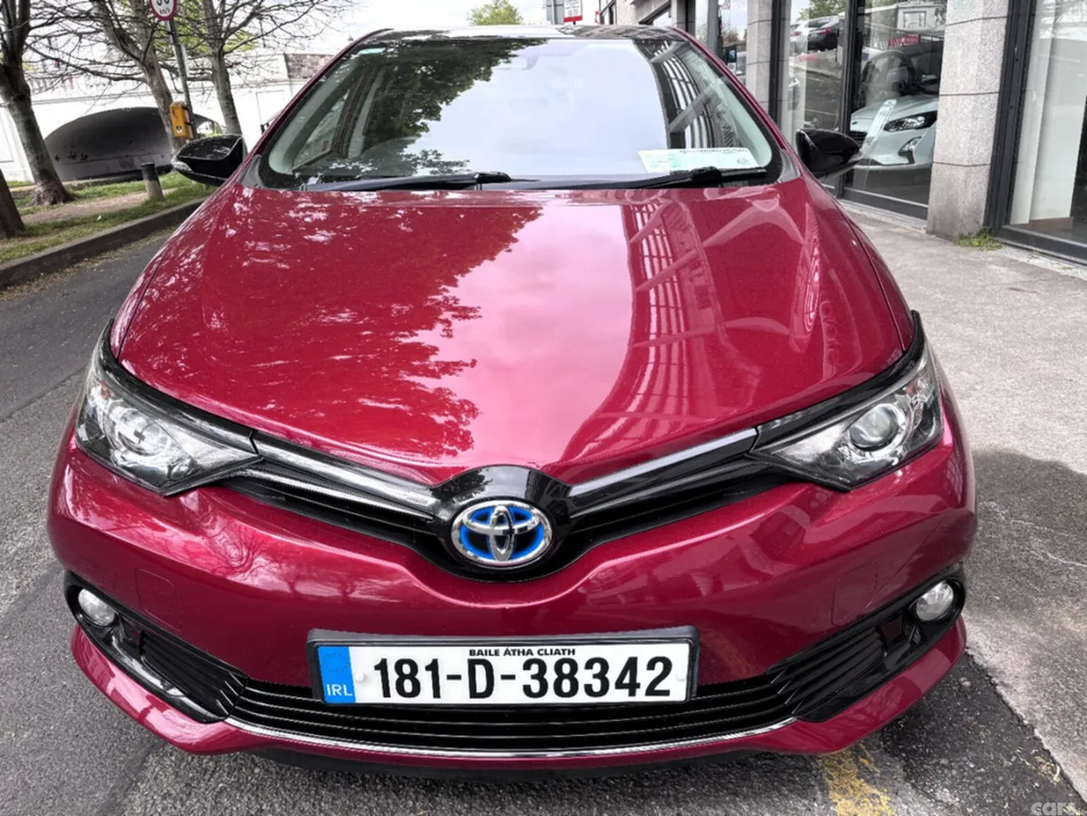 Toyota Auris Hatchback, Petrol Hybrid, 2018, Red