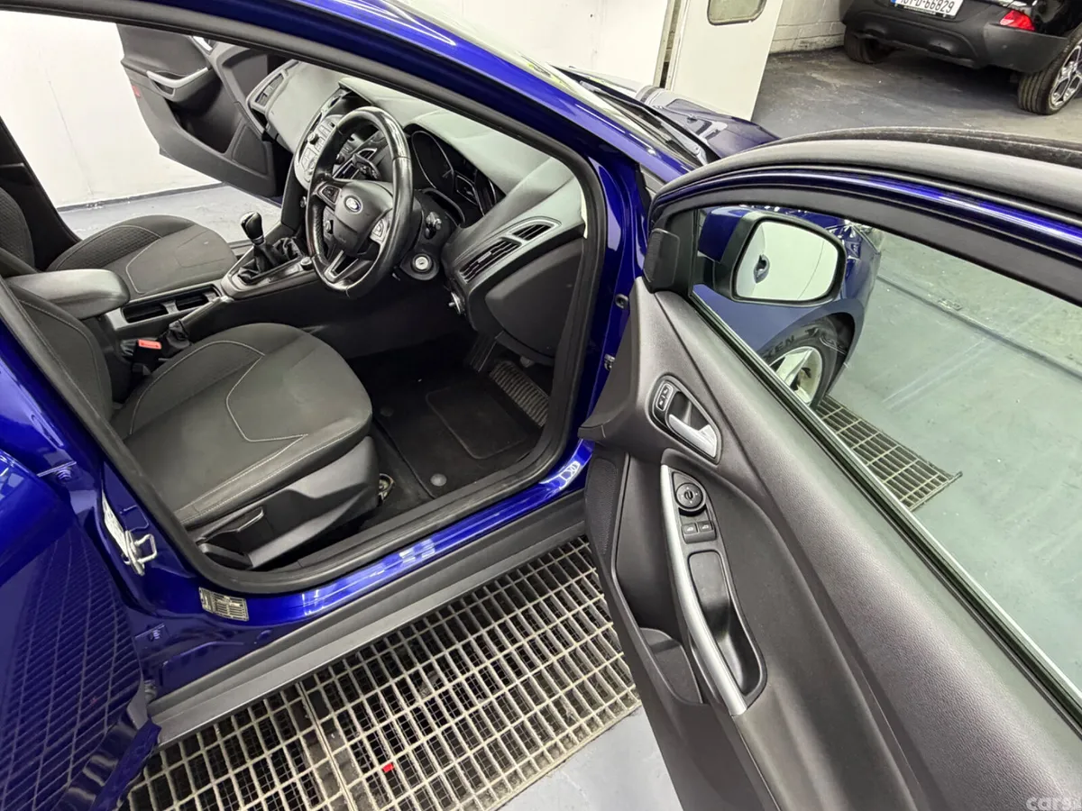 Ford Focus Hatchback, Petrol, 2015, Blue