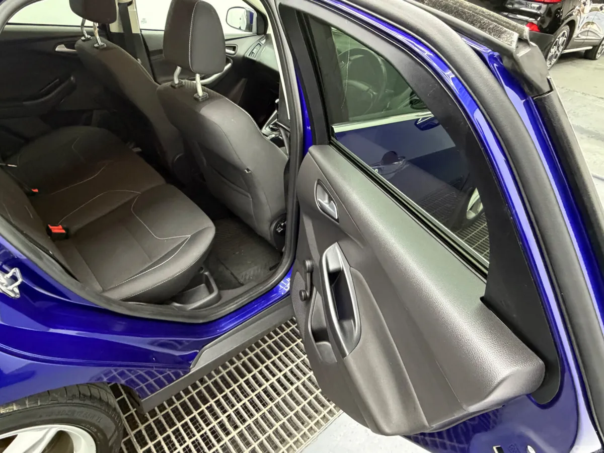 Ford Focus Hatchback, Petrol, 2015, Blue
