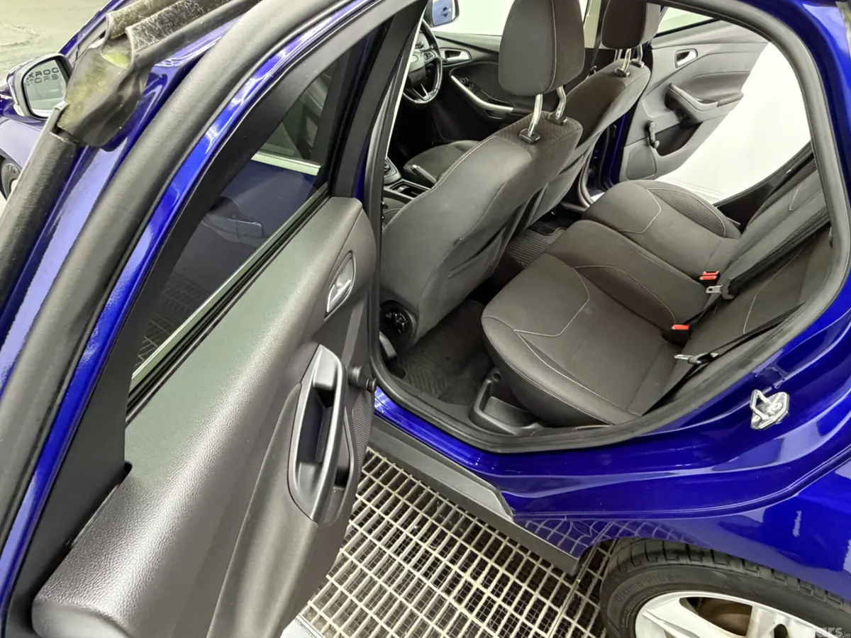 Ford Focus Hatchback, Petrol, 2015, Blue