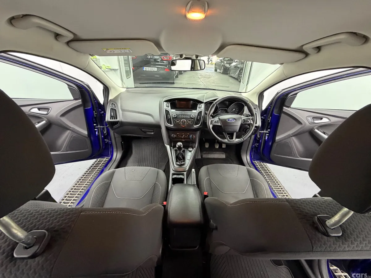 Ford Focus Hatchback, Petrol, 2015, Blue