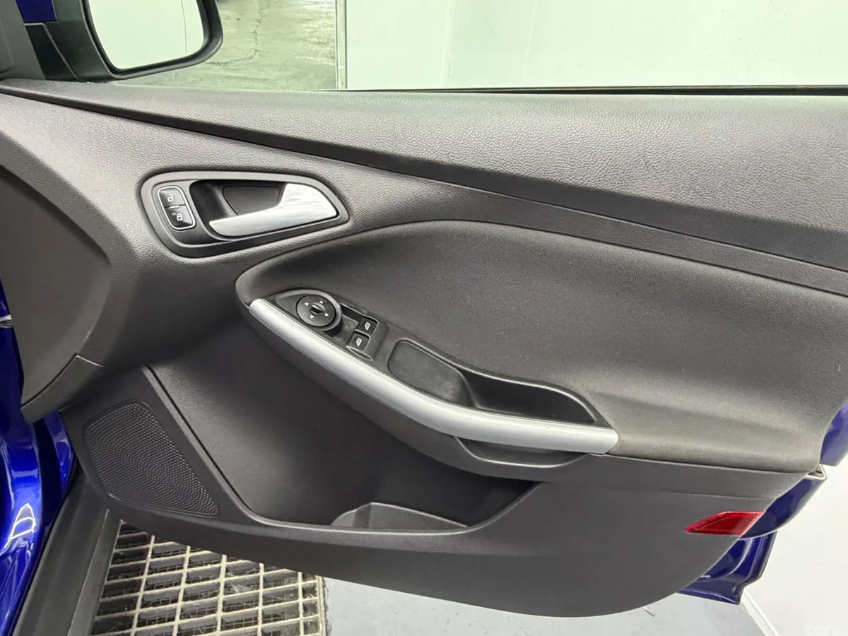 Ford Focus Hatchback, Petrol, 2015, Blue