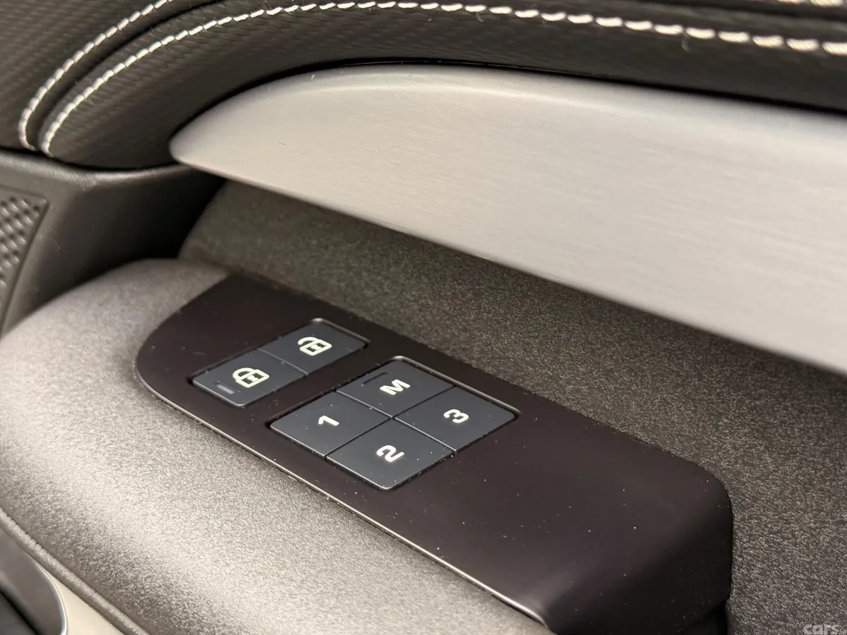 Land Rover Discovery SUV, Diesel, 2023, Black