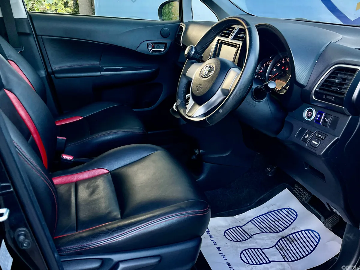 Toyota Ractis Hatchback, Petrol, 2013, Black