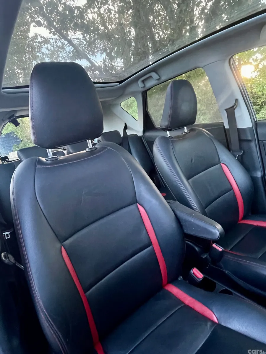 Toyota Ractis Hatchback, Petrol, 2013, Black