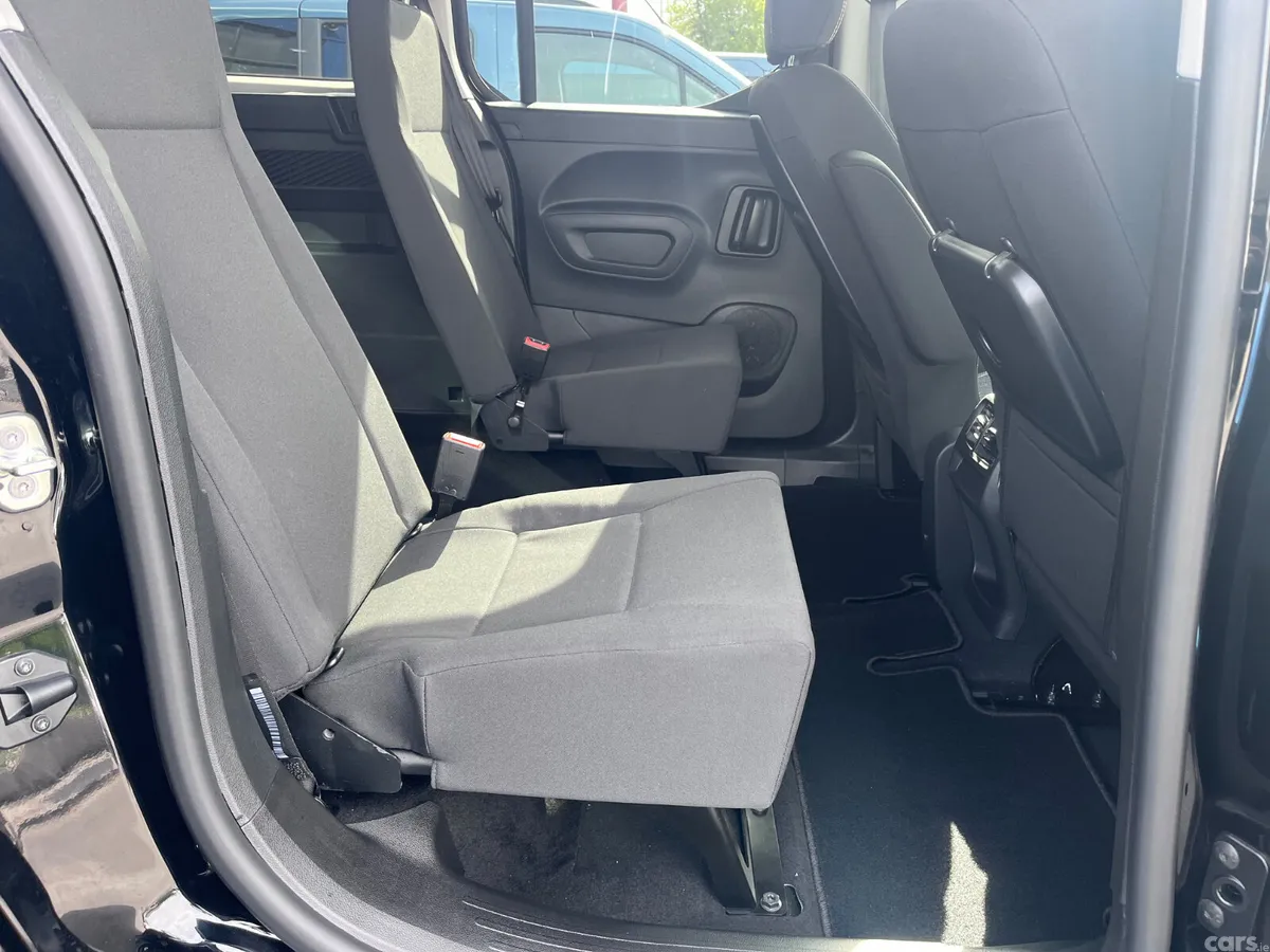 Peugeot Rifter MPV, Diesel, 2027, Black