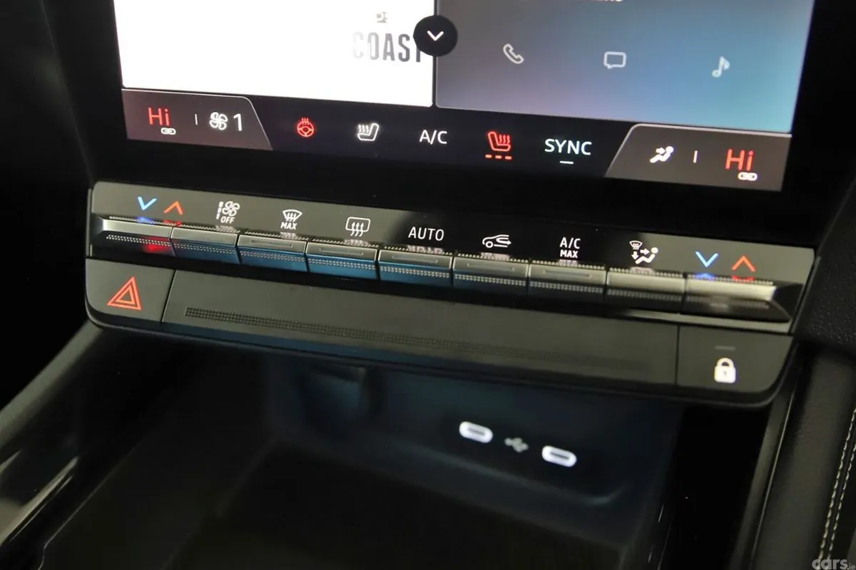 Renault Austral SUV, Petrol, 2025, Red