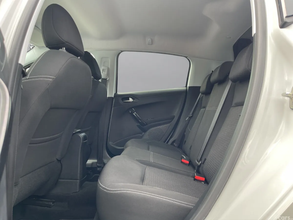 Peugeot 208 Hatchback, Petrol, 2018, White