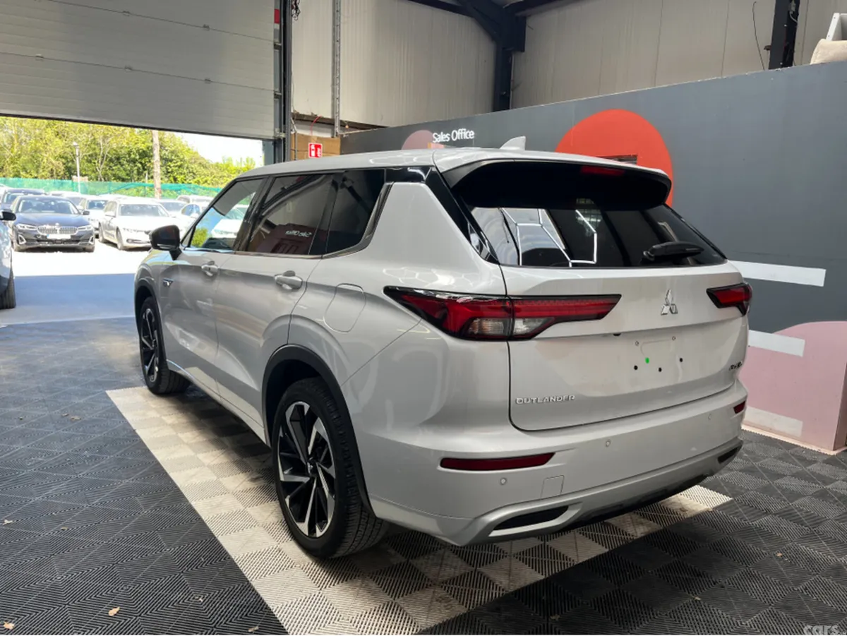 Mitsubishi Outlander SUV, Petrol Plug-in Hybrid, 2023, White
