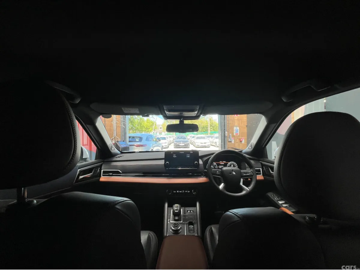 Mitsubishi Outlander SUV, Petrol Plug-in Hybrid, 2023, White