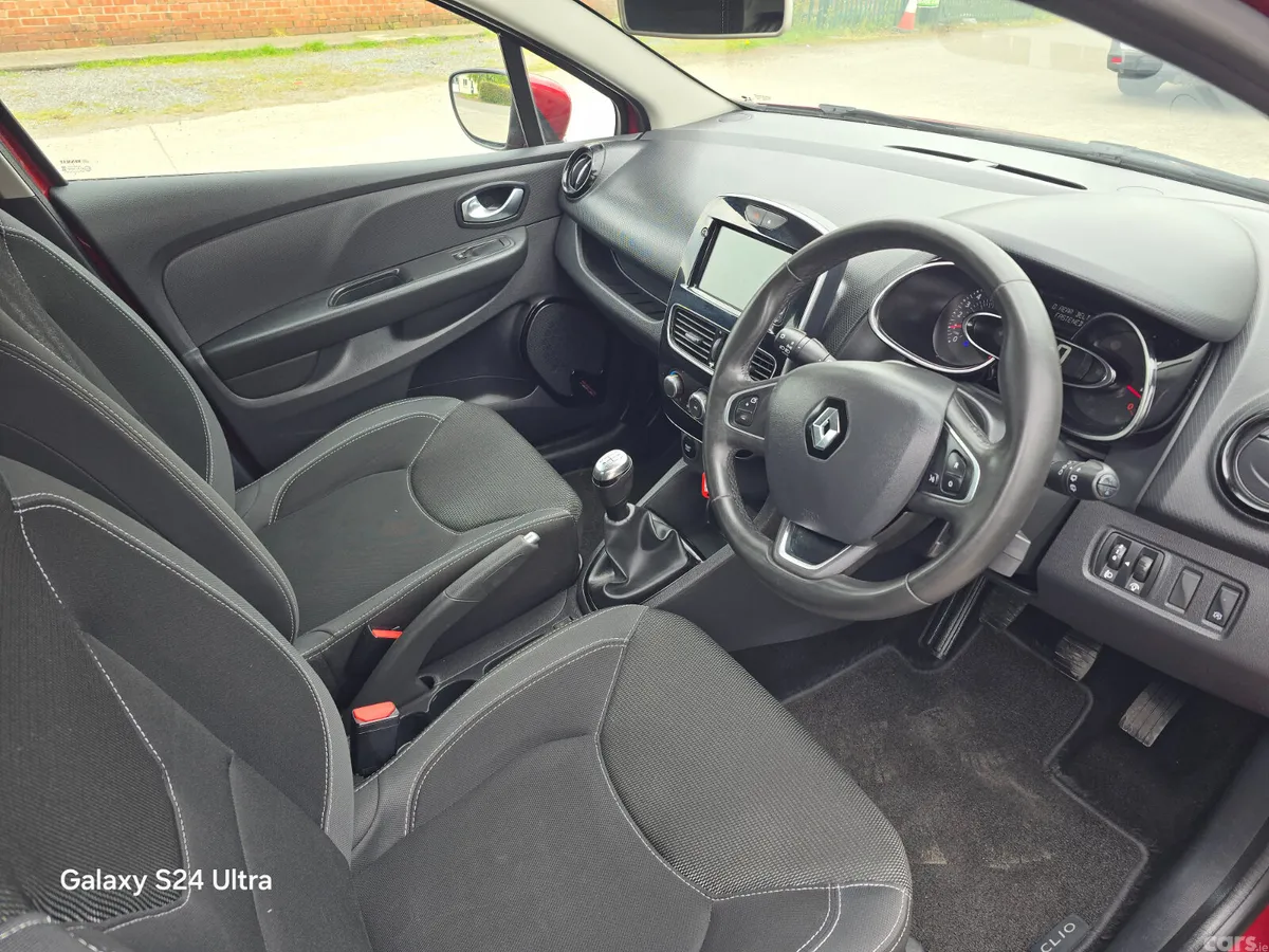 Renault Clio Hatchback, Petrol, 2019, Red