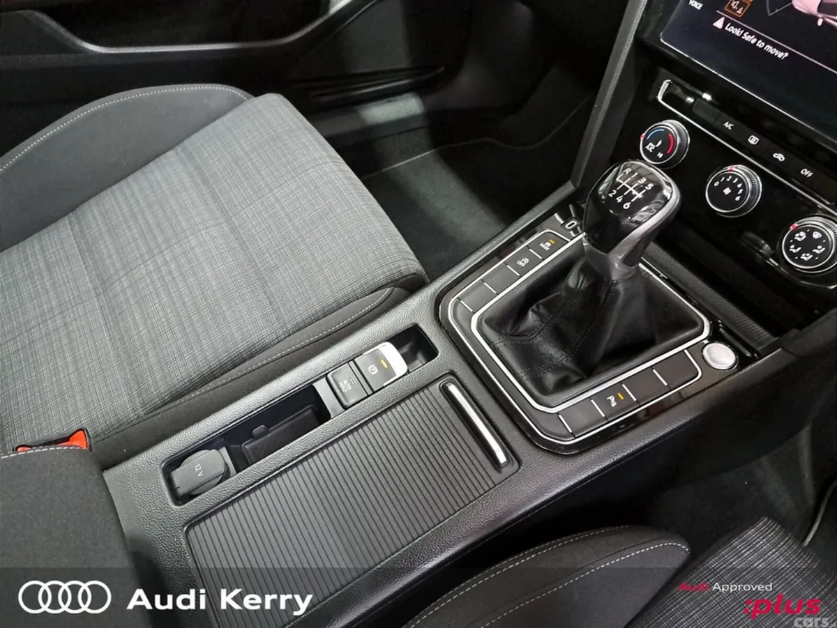 Volkswagen Passat Saloon, Diesel, 2021, Grey