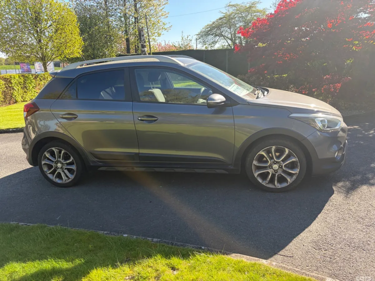 Hyundai i20 Hatchback, Petrol, 2016, Grey