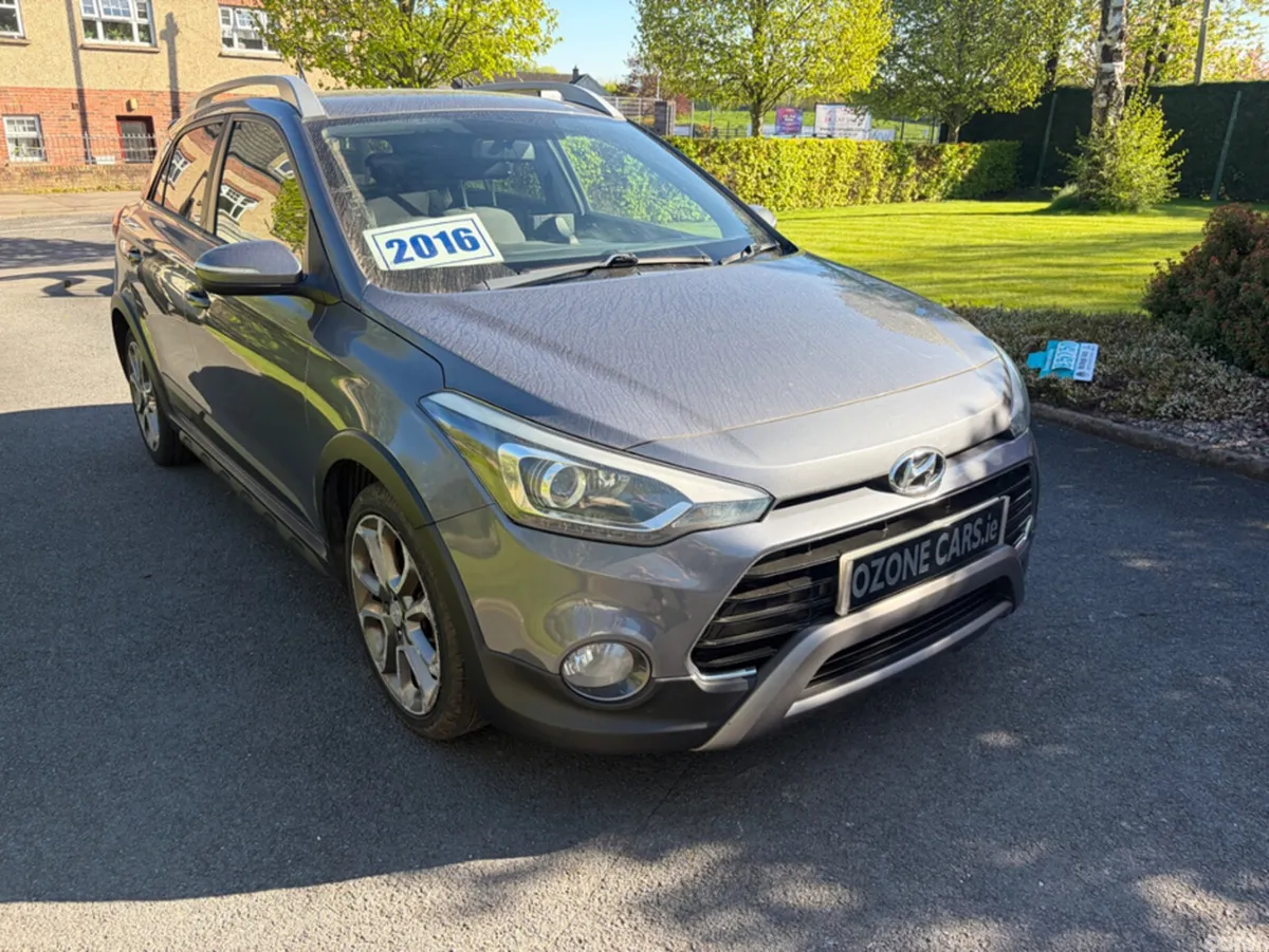 Hyundai i20 Hatchback, Petrol, 2016, Grey