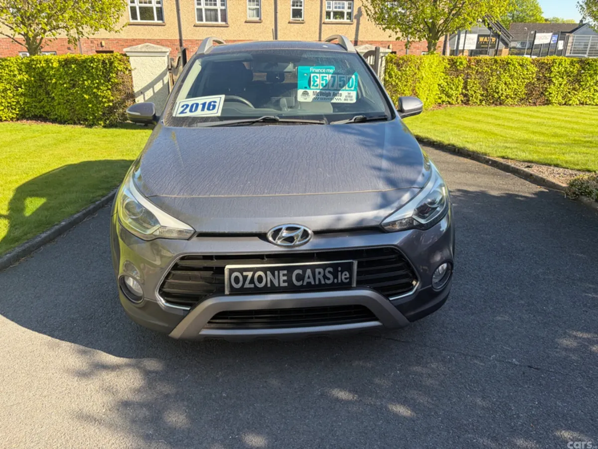 Hyundai i20 Hatchback, Petrol, 2016, Grey