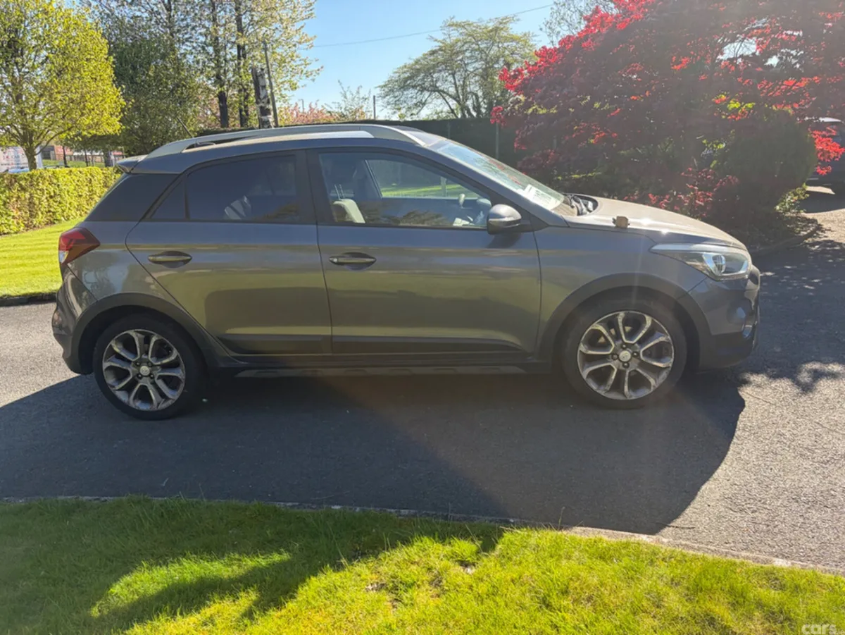 Hyundai i20 Hatchback, Petrol, 2016, Grey