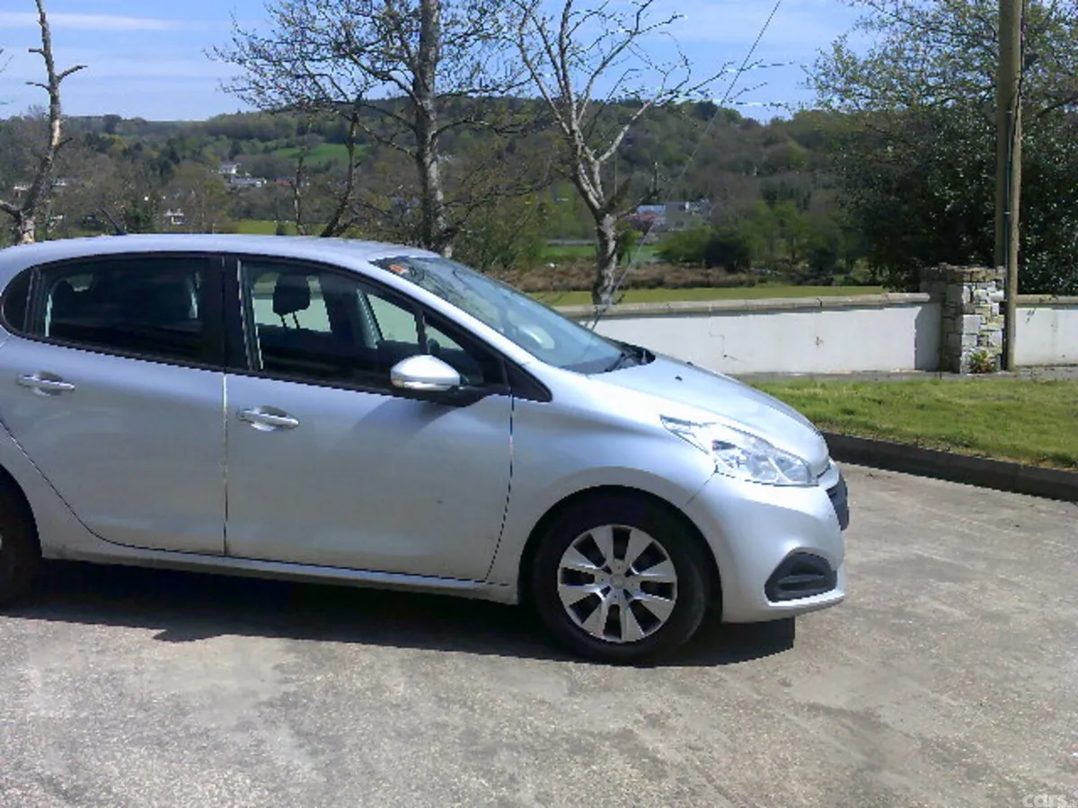 Peugeot 208 Hatchback, Diesel, 2016, Silver