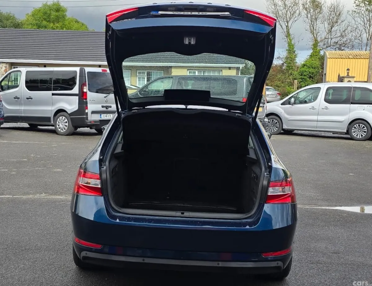 Skoda Superb Saloon, Diesel, 2022, Blue