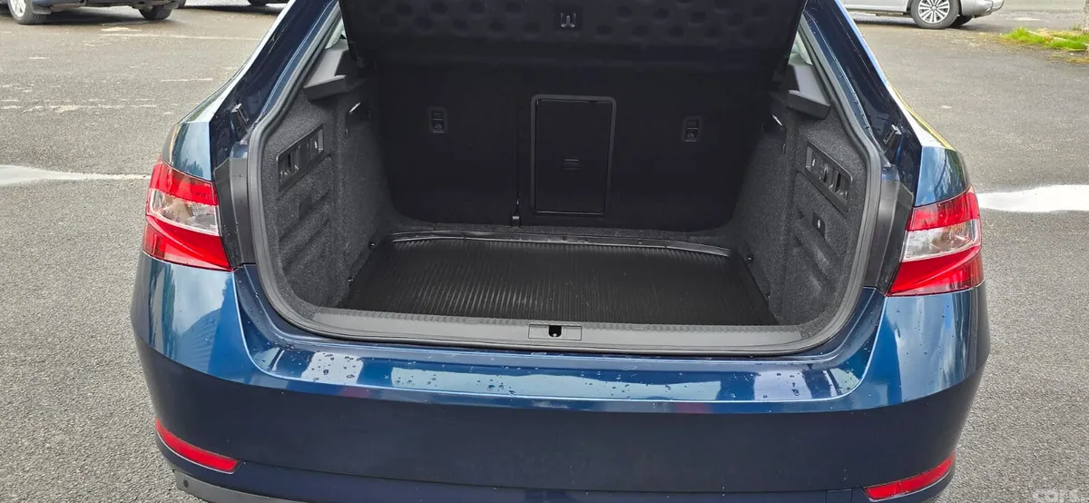 Skoda Superb Saloon, Diesel, 2022, Blue