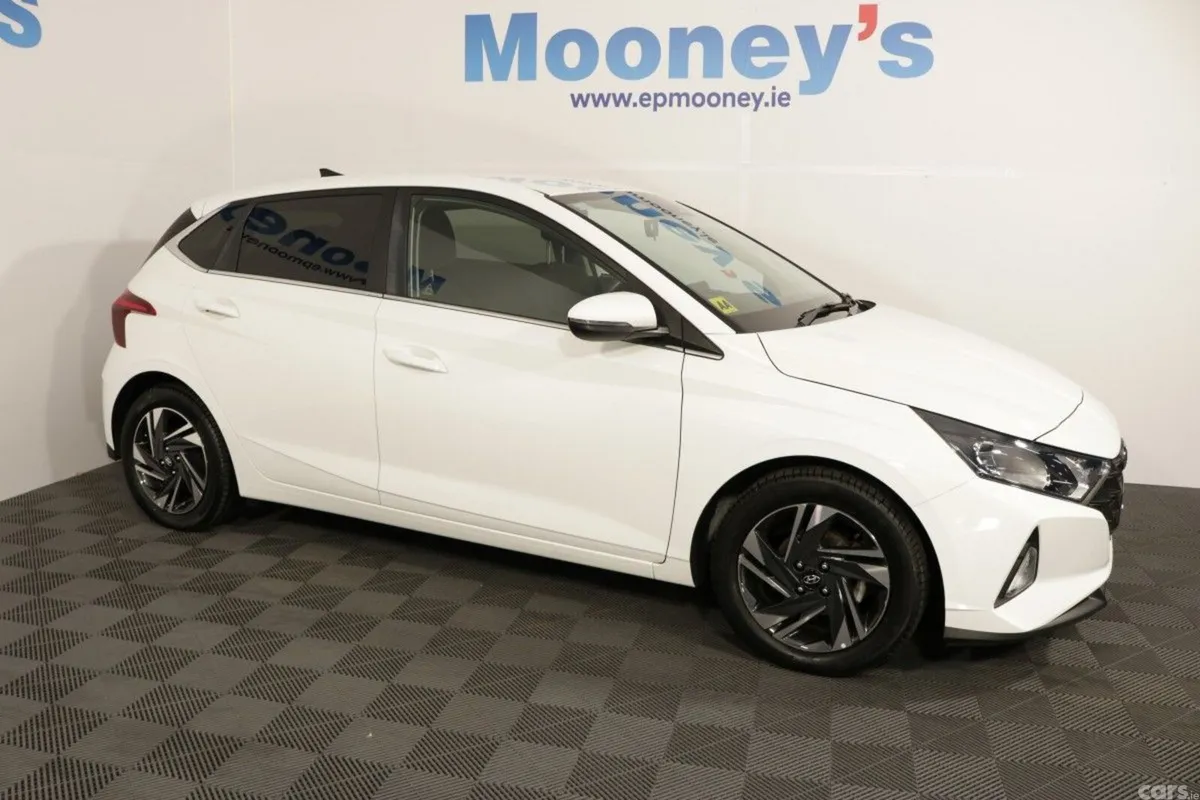 Hyundai i20 Hatchback, Petrol, 2023, White
