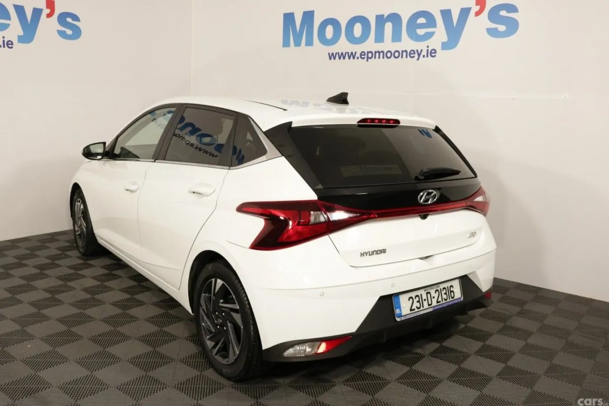 Hyundai i20 Hatchback, Petrol, 2023, White