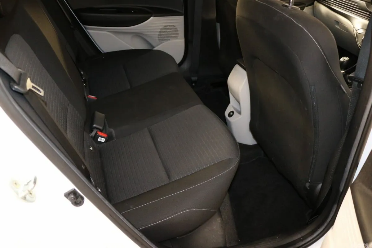 Hyundai i20 Hatchback, Petrol, 2023, White