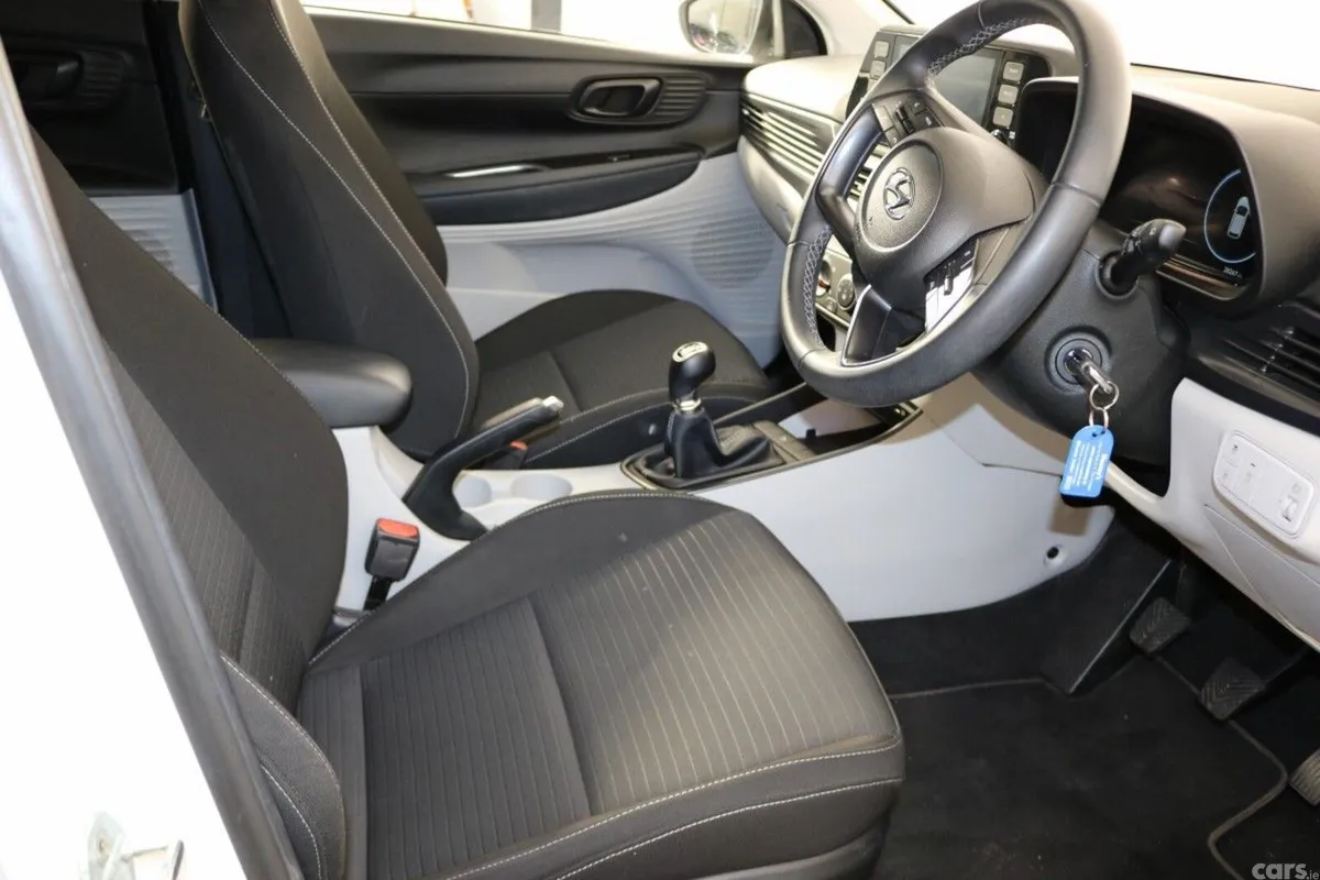 Hyundai i20 Hatchback, Petrol, 2023, White