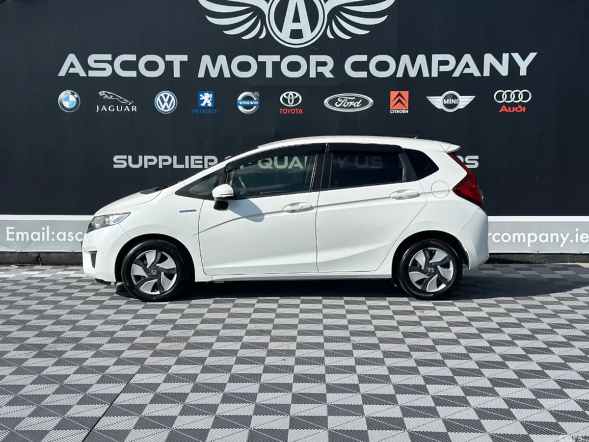 Honda Fit Hatchback, Petrol Hybrid, 2015, White