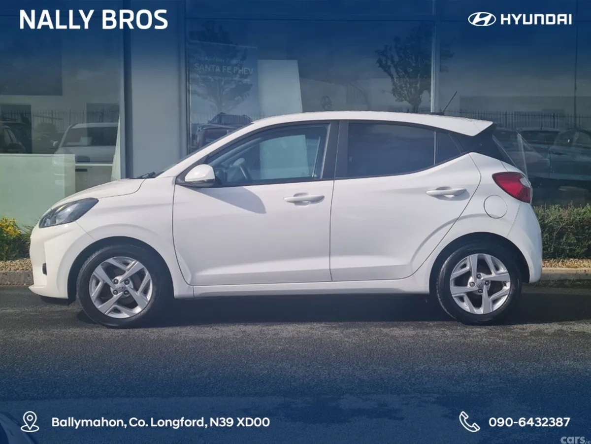 Hyundai i10 Hatchback, Petrol, 2021, White