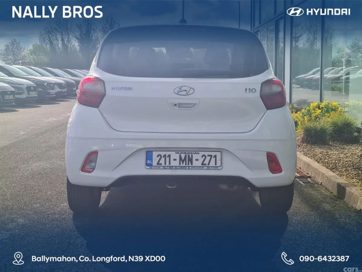 Hyundai i10 Hatchback, Petrol, 2021, White