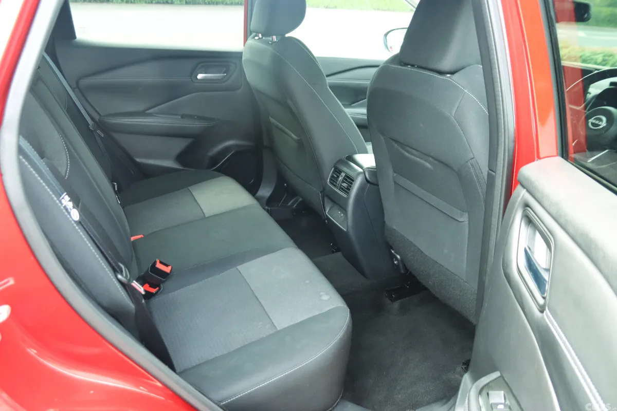 Nissan Qashqai MPV, Petrol, 2023, Red