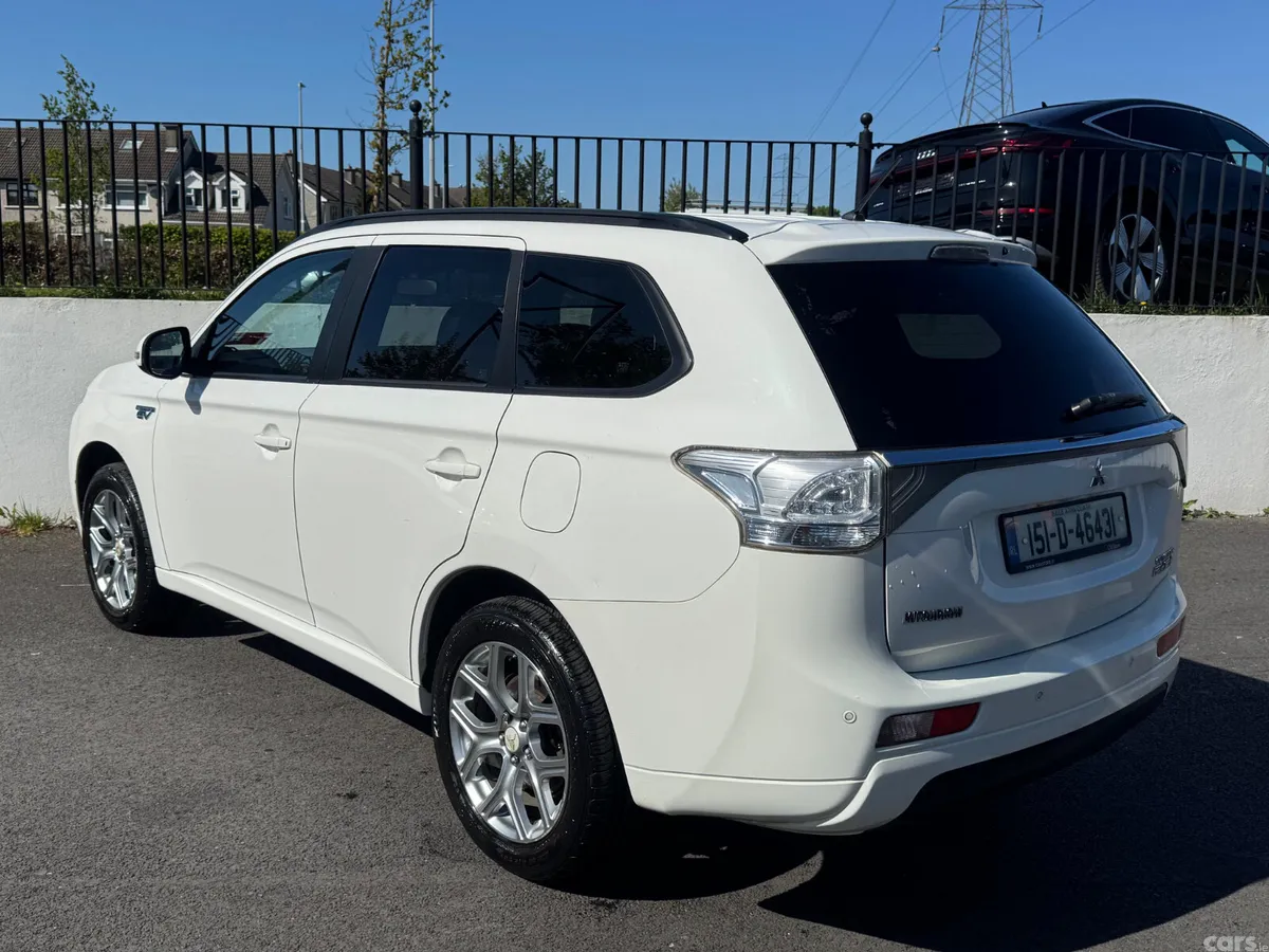 Mitsubishi Outlander SUV, Petrol Plug-in Hybrid, 2015, White