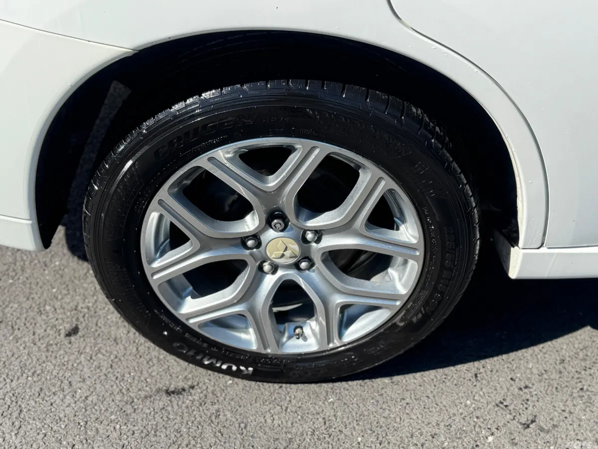 Mitsubishi Outlander SUV, Petrol Plug-in Hybrid, 2015, White