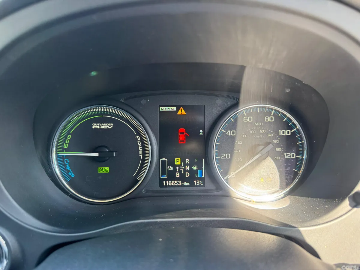 Mitsubishi Outlander SUV, Petrol Plug-in Hybrid, 2015, White