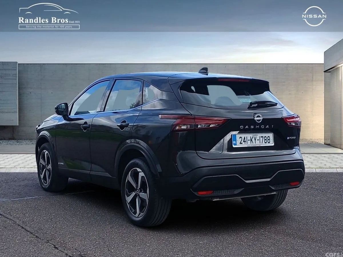 Nissan Qashqai MPV, Petrol, 2024, Black