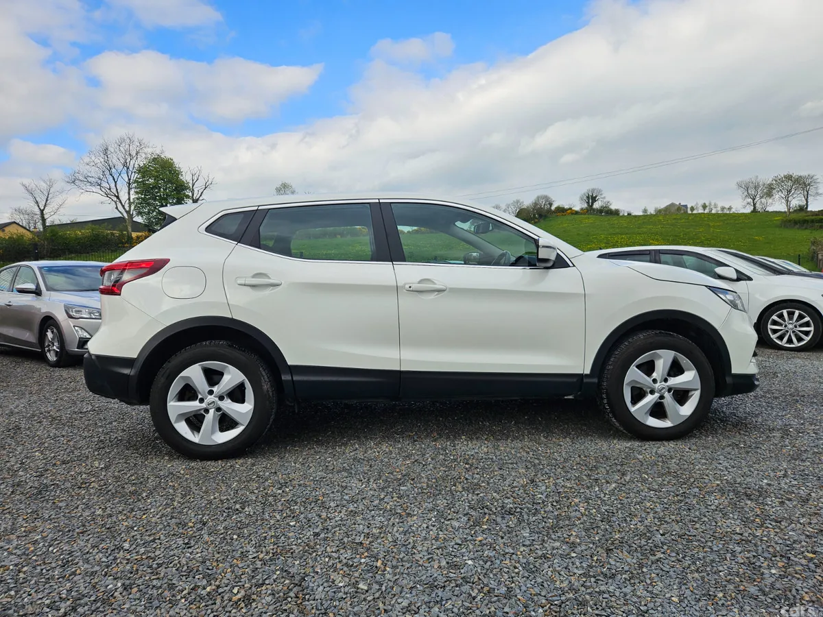 Nissan Qashqai Hatchback, Diesel, 2019, White