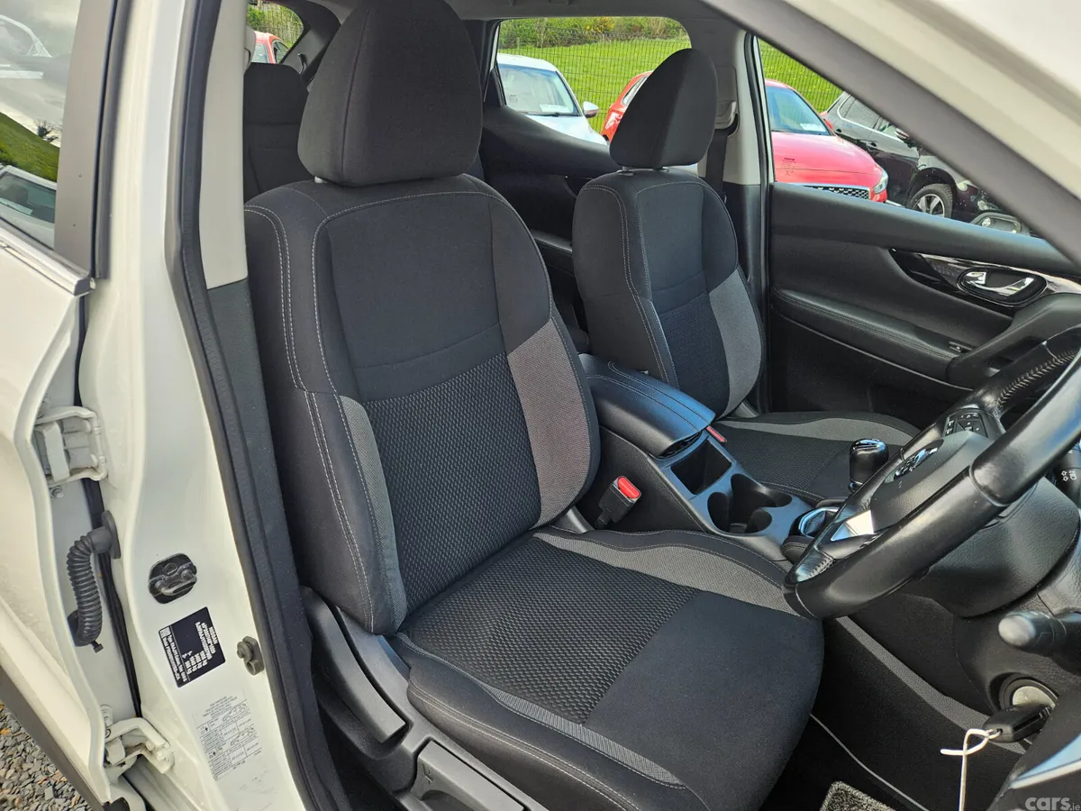 Nissan Qashqai Hatchback, Diesel, 2019, White