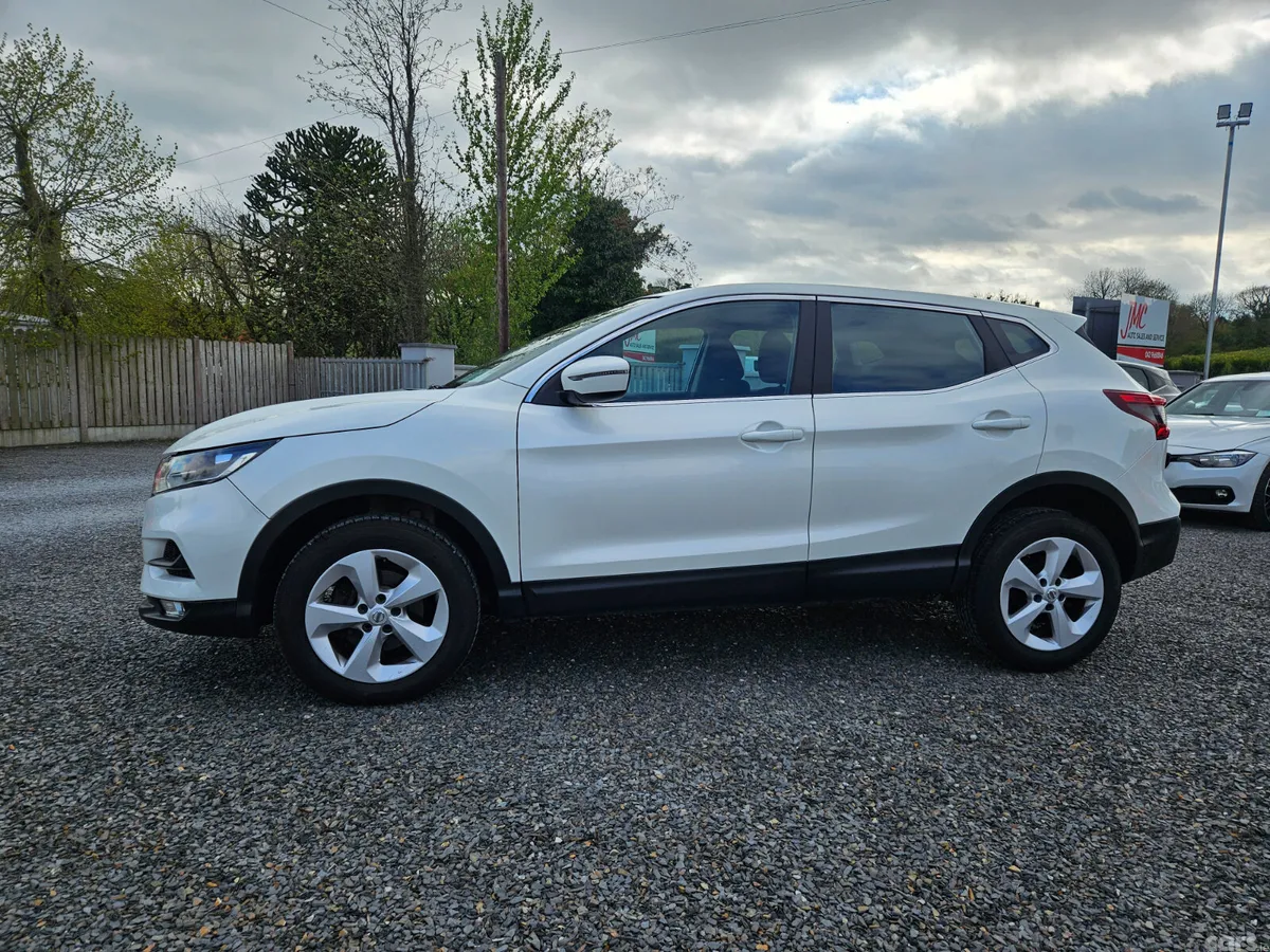 Nissan Qashqai Hatchback, Diesel, 2019, White