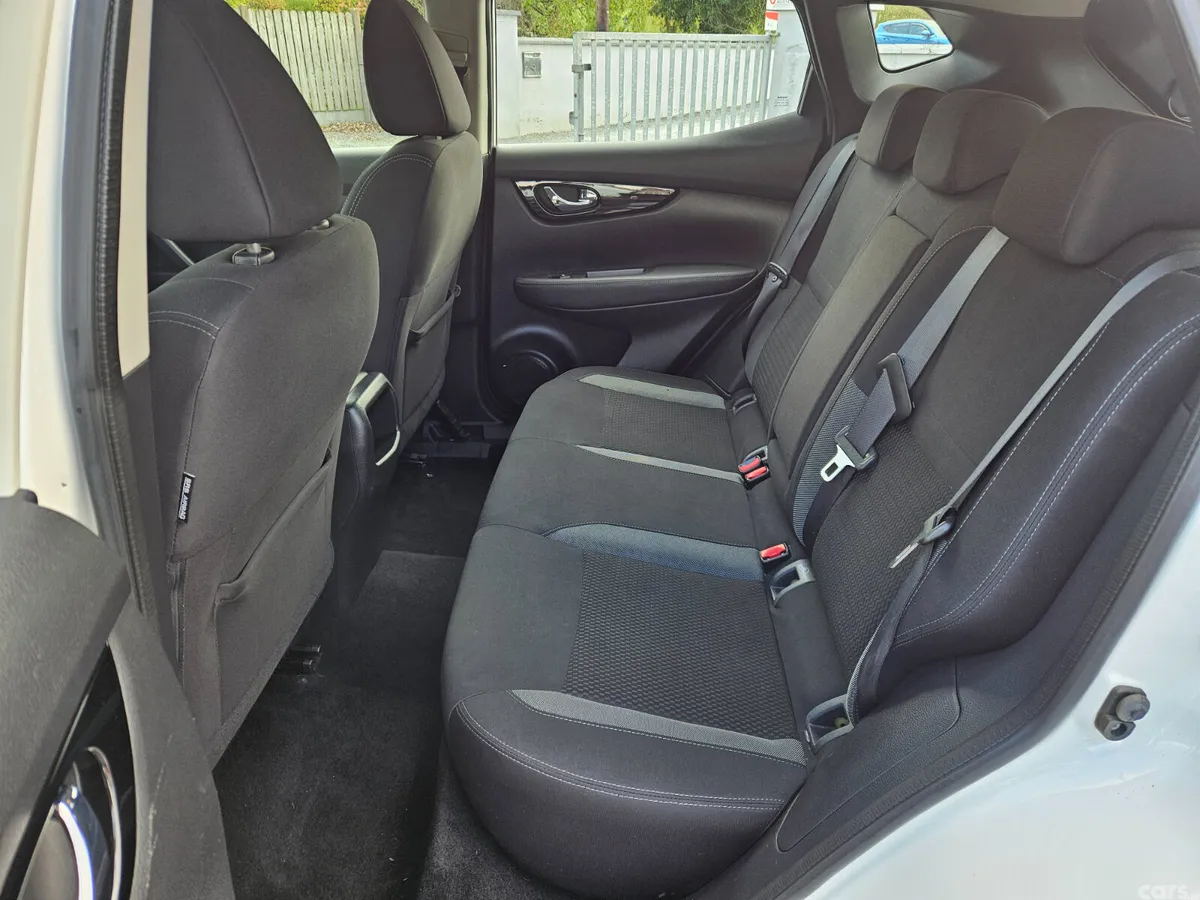 Nissan Qashqai Hatchback, Diesel, 2019, White