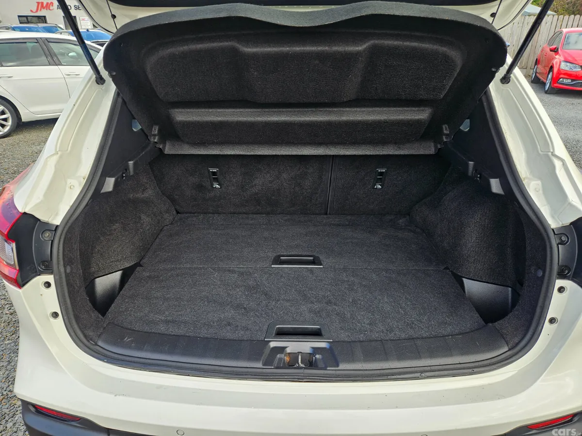 Nissan Qashqai Hatchback, Diesel, 2019, White