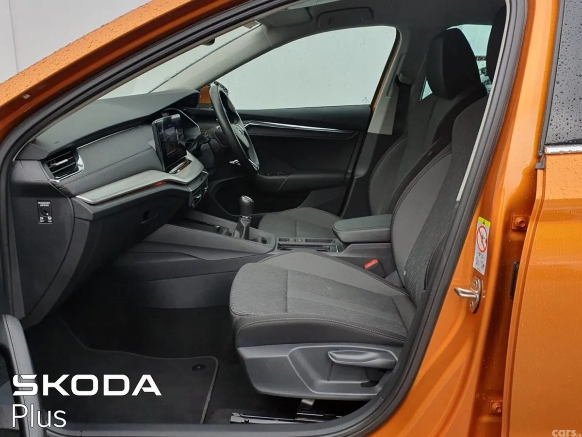 Skoda Octavia Saloon, Petrol, 2023, Orange