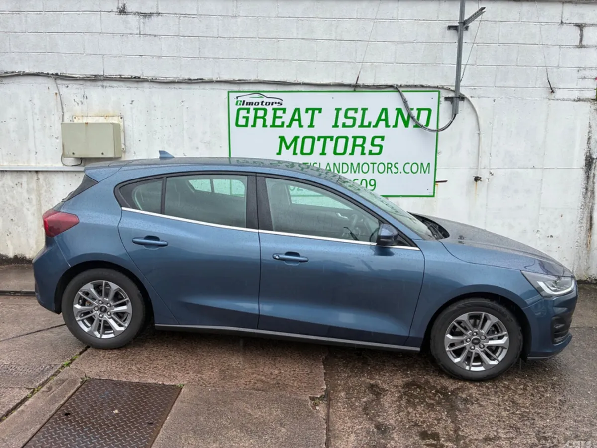 Ford Focus Hatchback, Petrol, 2023, Blue