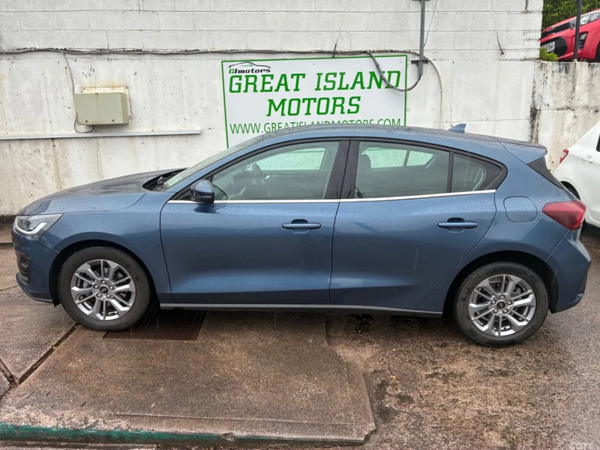 Ford Focus Hatchback, Petrol, 2023, Blue