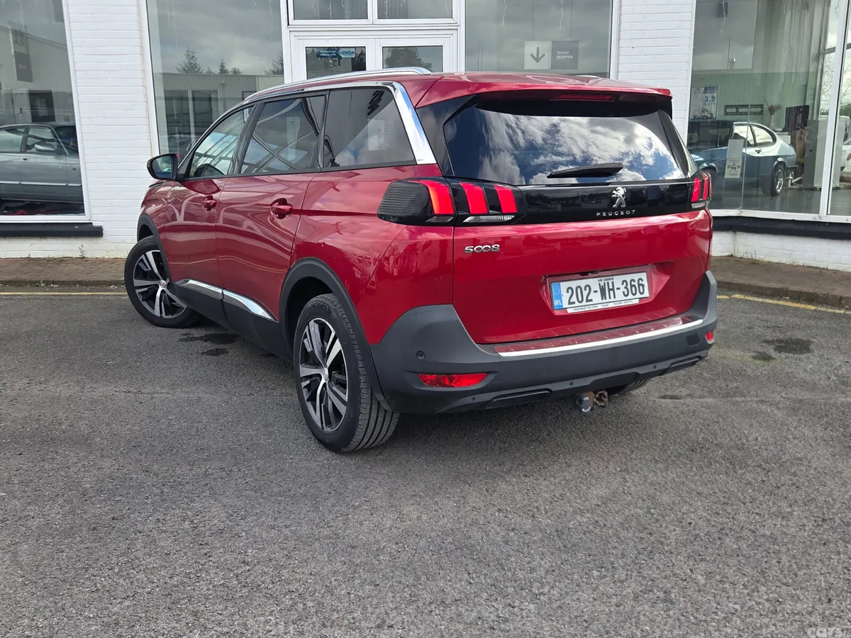 Peugeot 5008 MPV, Diesel, 2020, Red