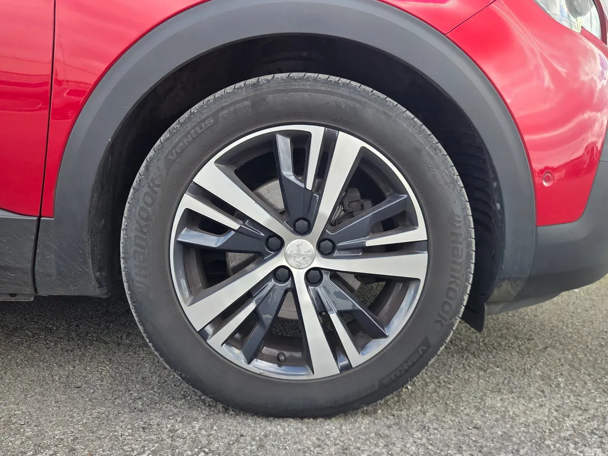 Peugeot 5008 MPV, Diesel, 2020, Red