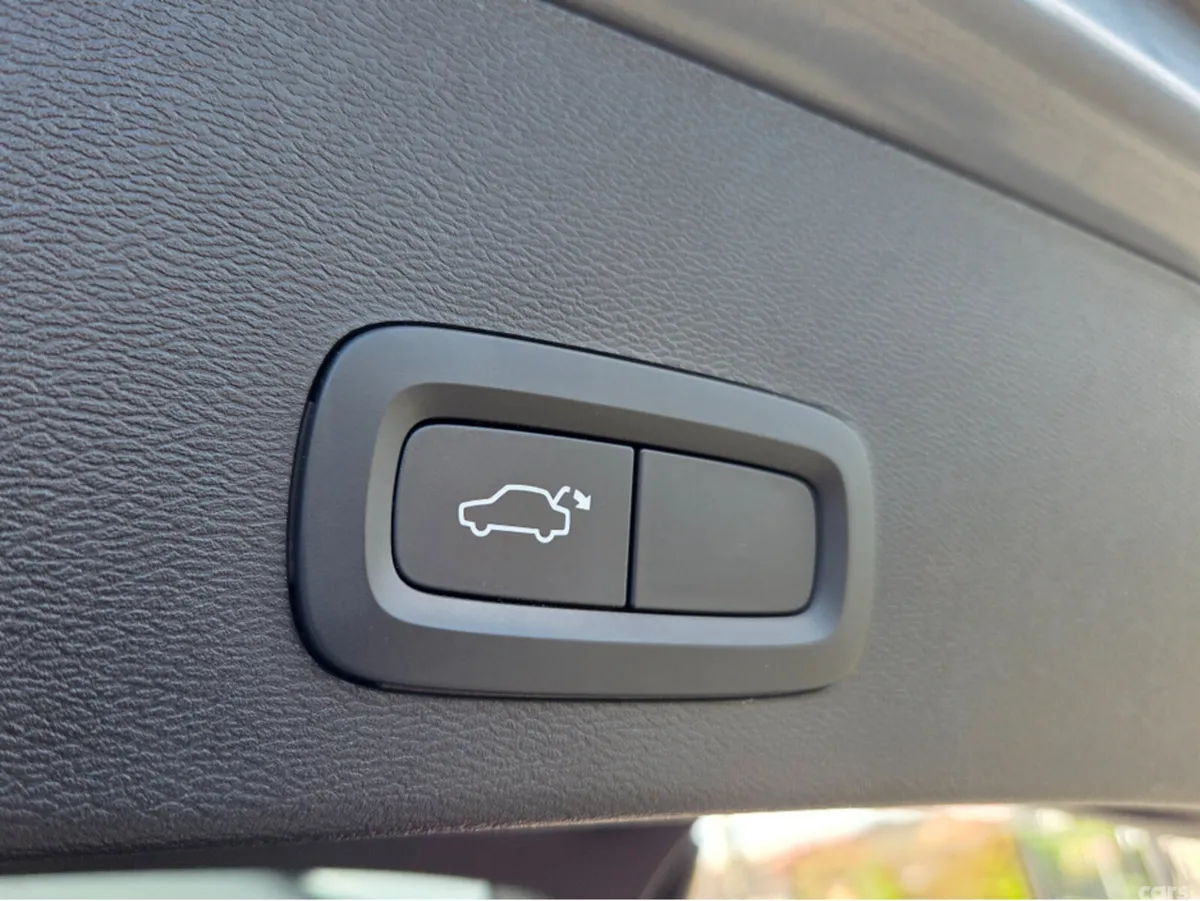 Volvo XC40 Estate, Petrol Plug-in Hybrid, 2022, Grey